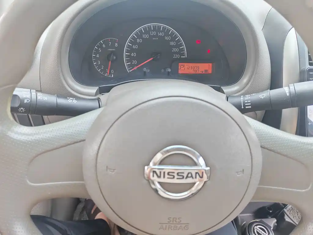 Nissan Sunny 2013 — фото 13