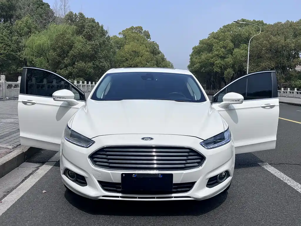 Ford Mondeo 2014 — фото 8