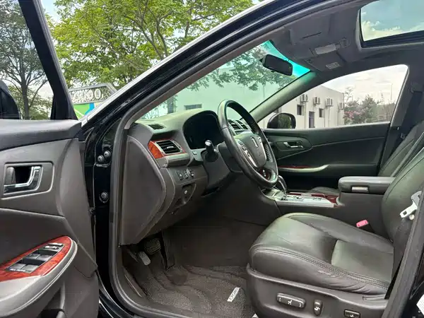 Toyota Crown 2013