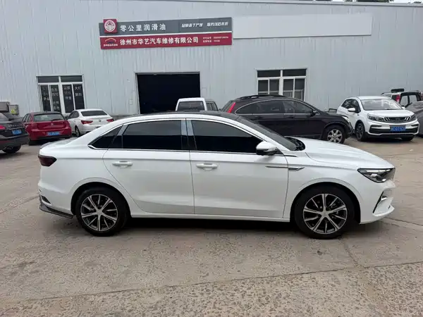 Geely Emgrand 2023