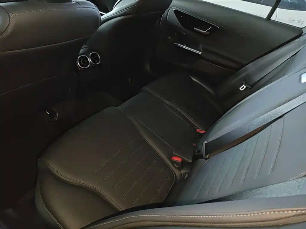 Mercedes-Benz C-Class 2024 — фото 17