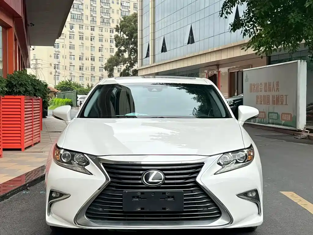 Lexus ES 2016 — фото 2