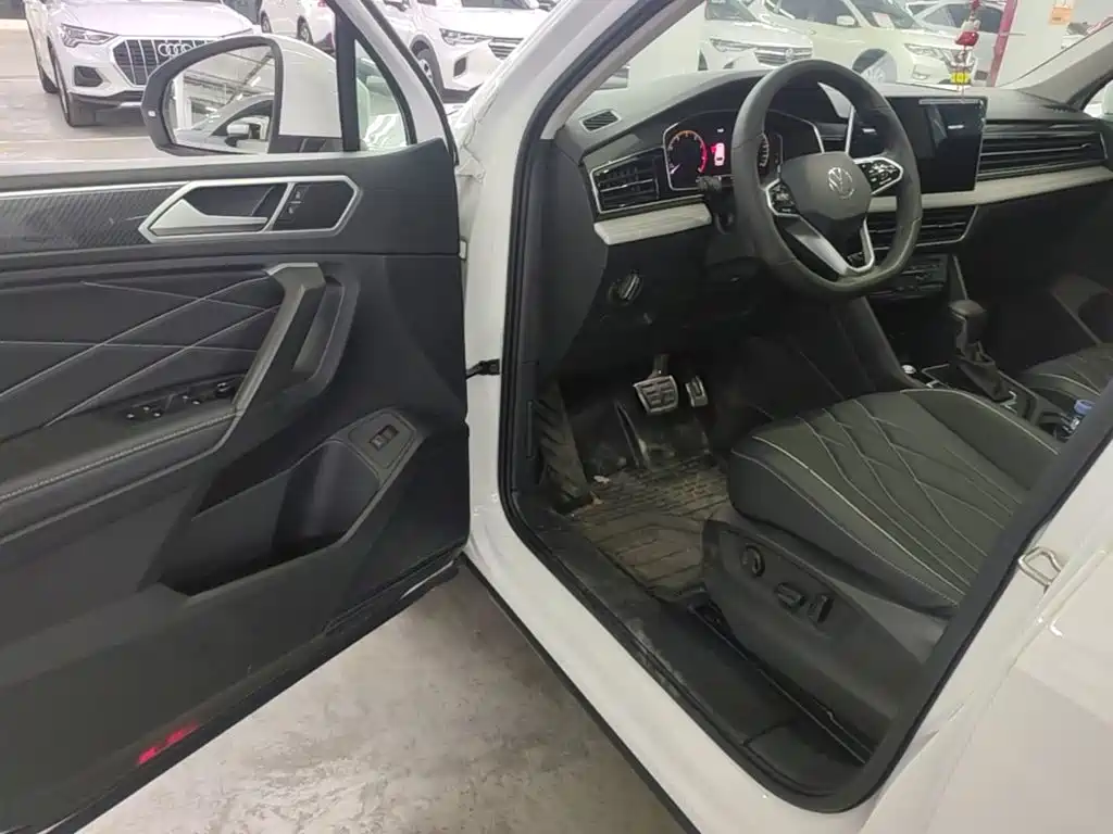 Volkswagen Tiguan L 2023 — фото 16