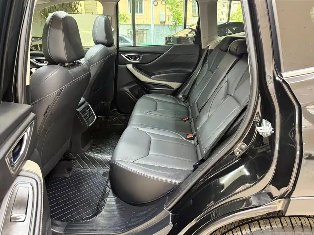 Subaru Forester 2023 — фото 18