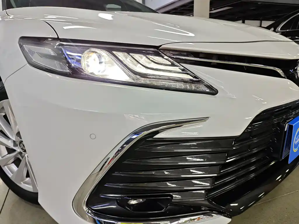Toyota Camry 2023 — фото 11