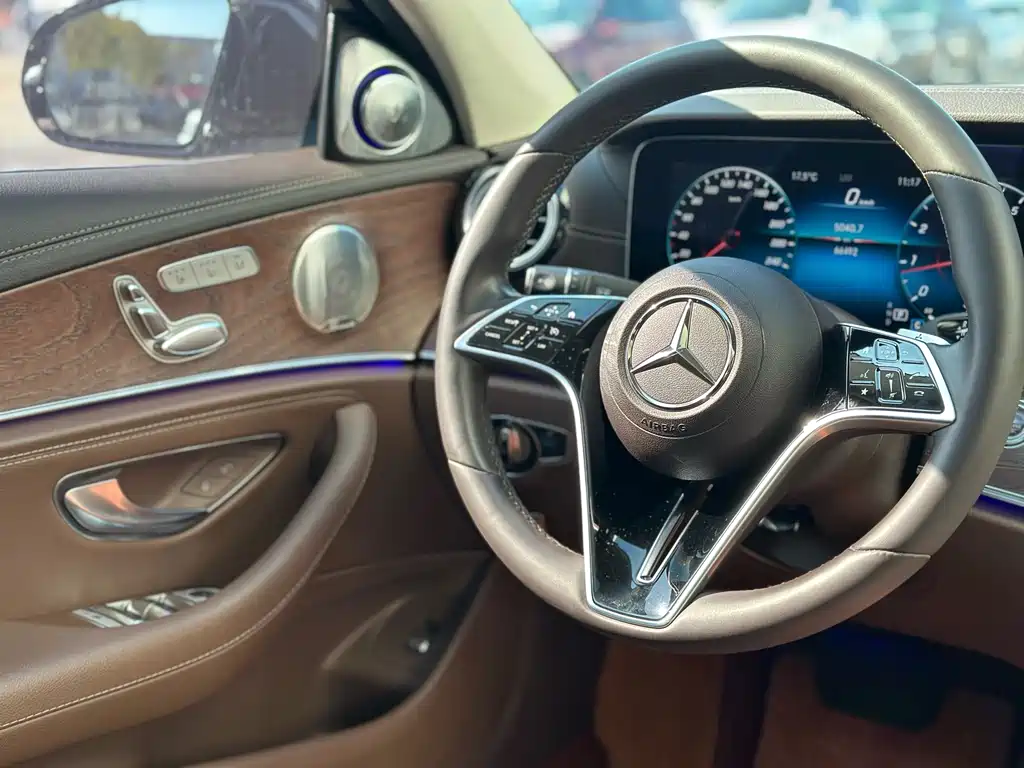Mercedes-Benz E-Class 2023 — фото 13