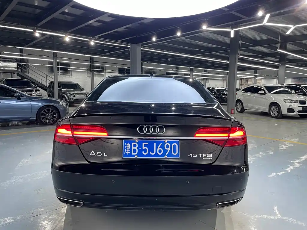 Audi A8 2018 — фото 21
