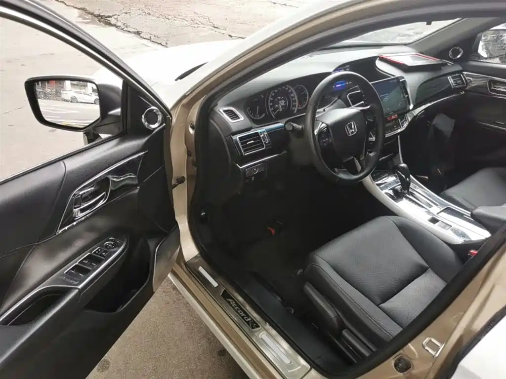 Honda Accord 2016 — фото 12