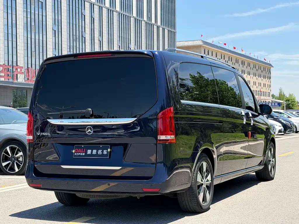 Mercedes-Benz V-Class 2022 — фото 4