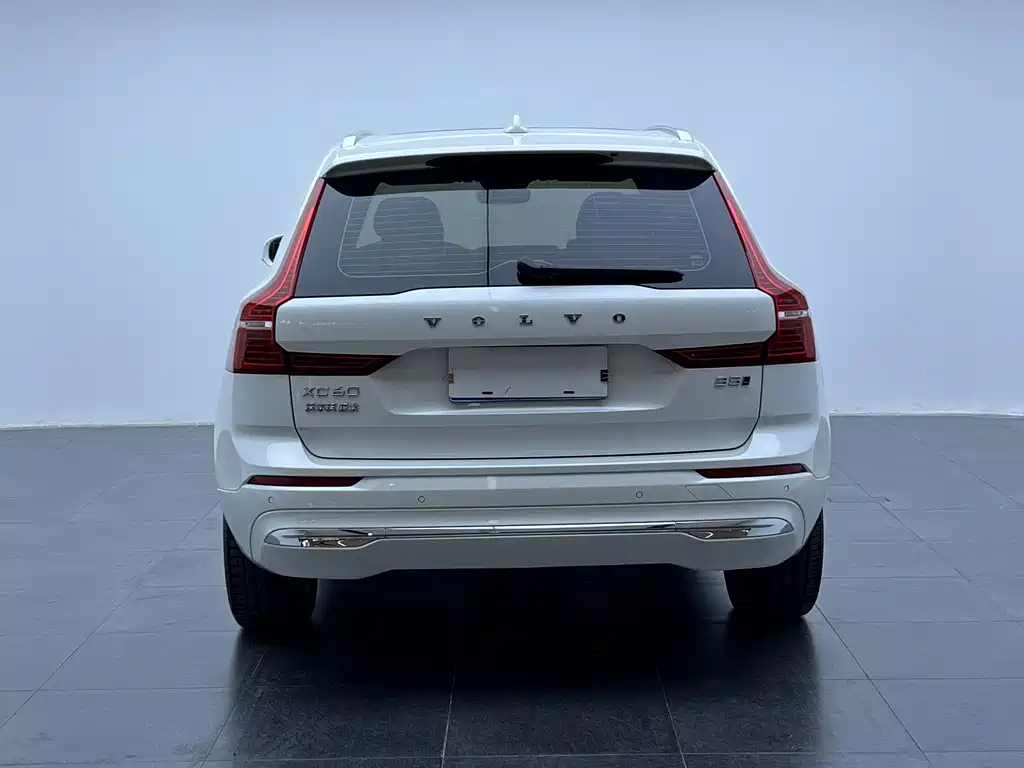 Volvo XC60 2023 — фото 4