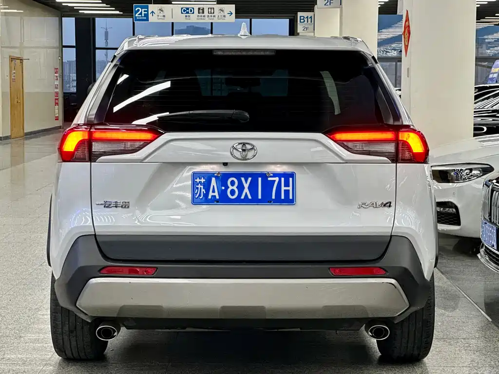 Toyota RAV4 2024 — фото 15