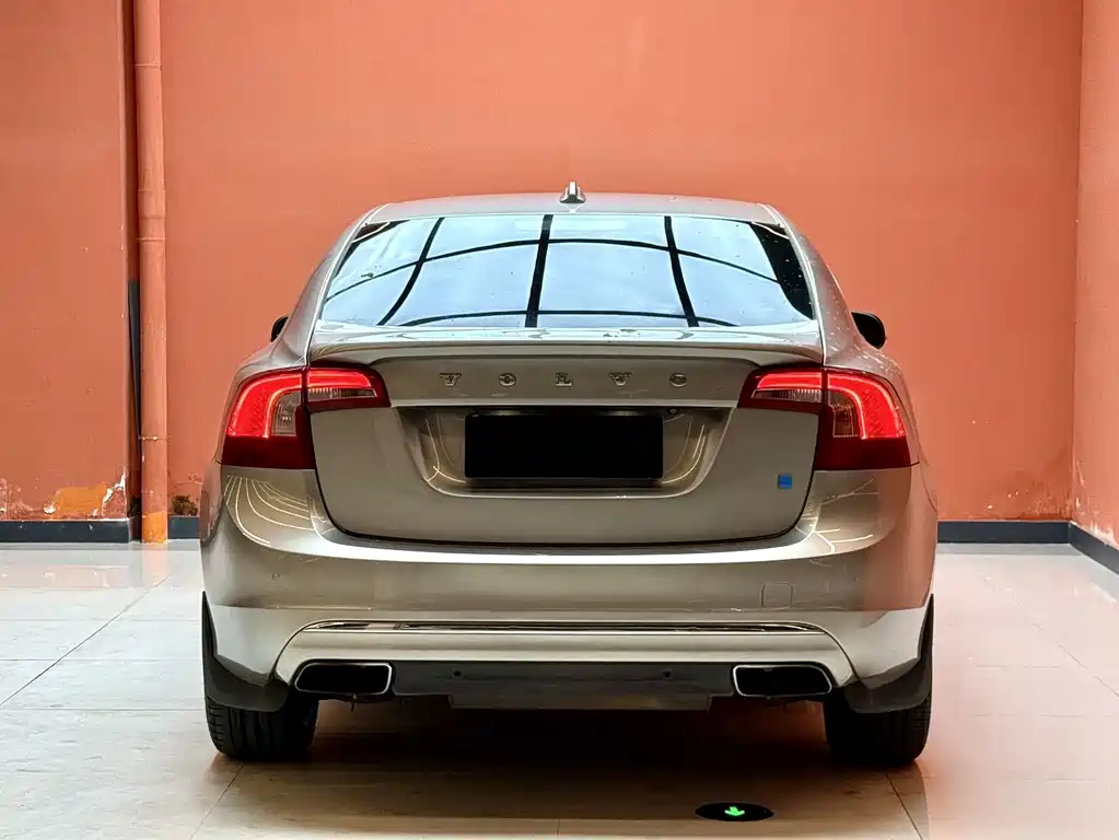 Volvo S60 2016 — фото 12