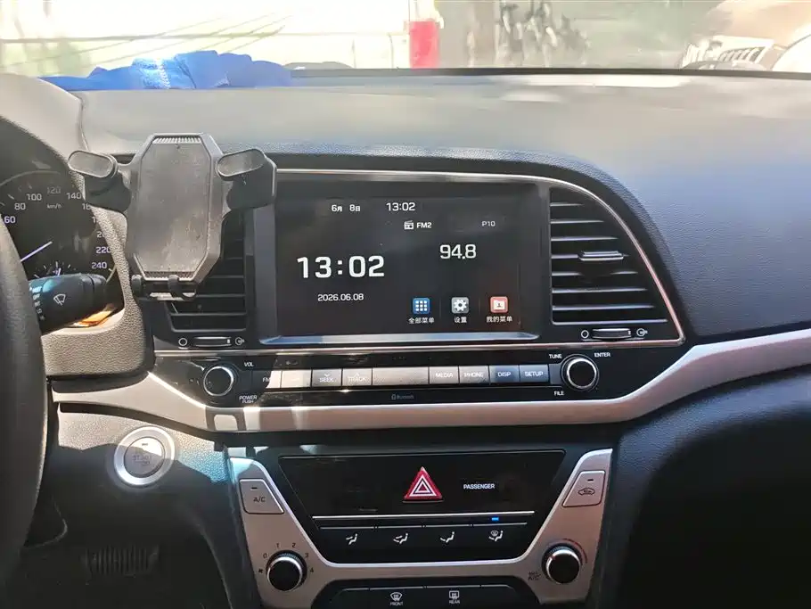 Hyundai Elantra 2016 — фото 13