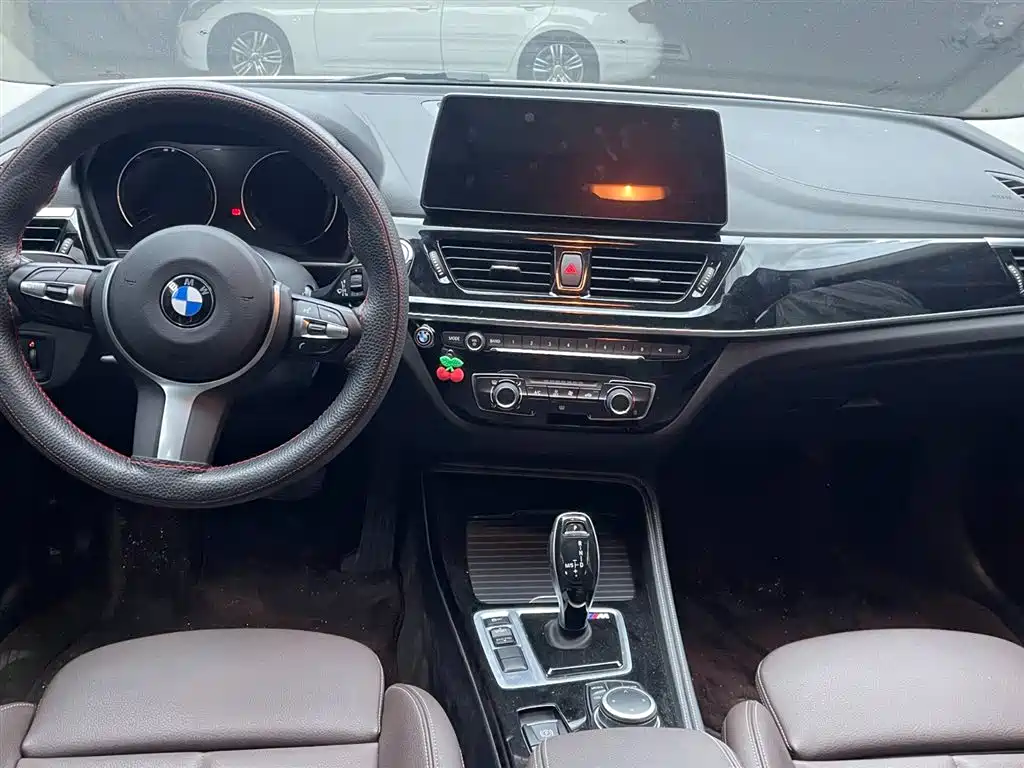 BMW 1 Series 2022 — фото 10