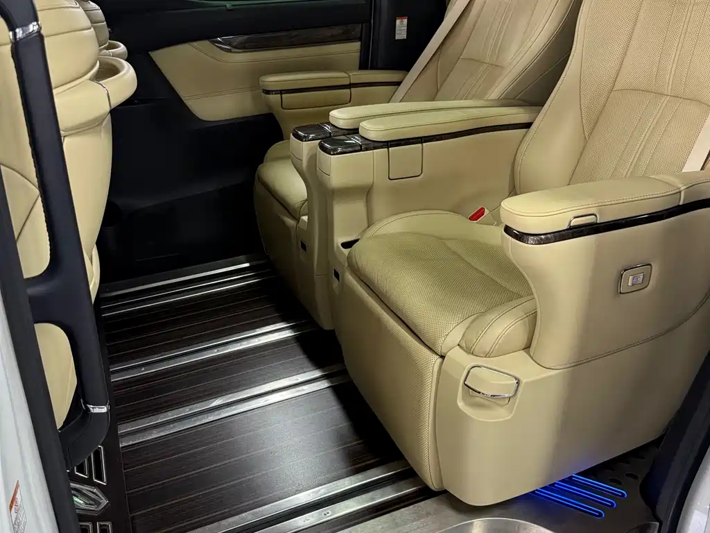 Toyota Alphard 2020 — фото 3