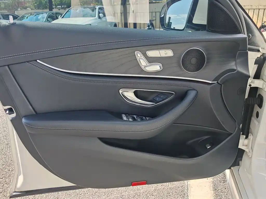 Mercedes-Benz E-Class 2020 — фото 11