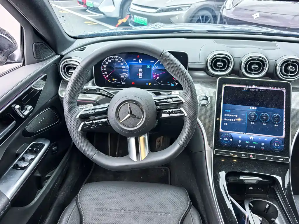 Mercedes-Benz C-Class 2025 — фото 16