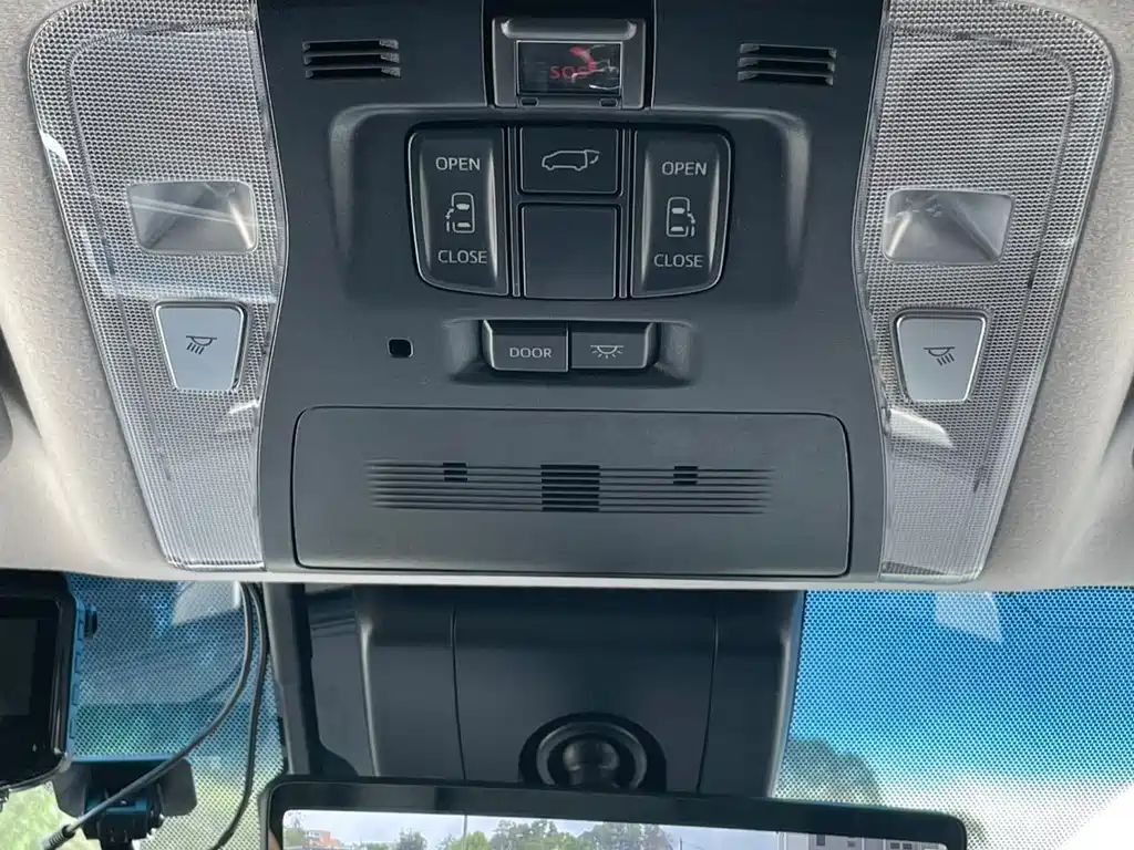 Toyota Alphard 2021 — фото 10