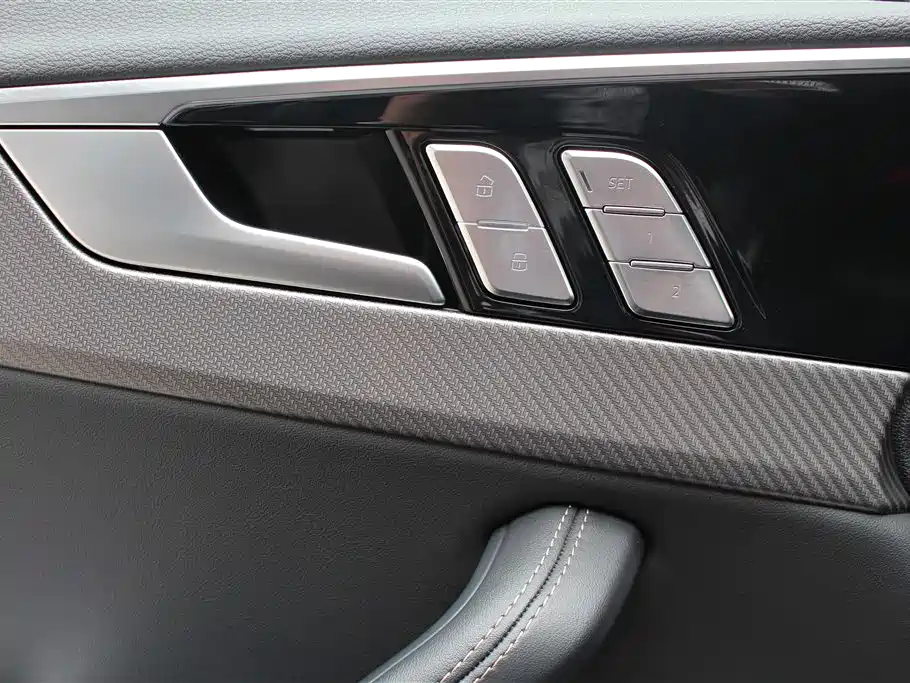 Audi A4L 2024 — фото 15