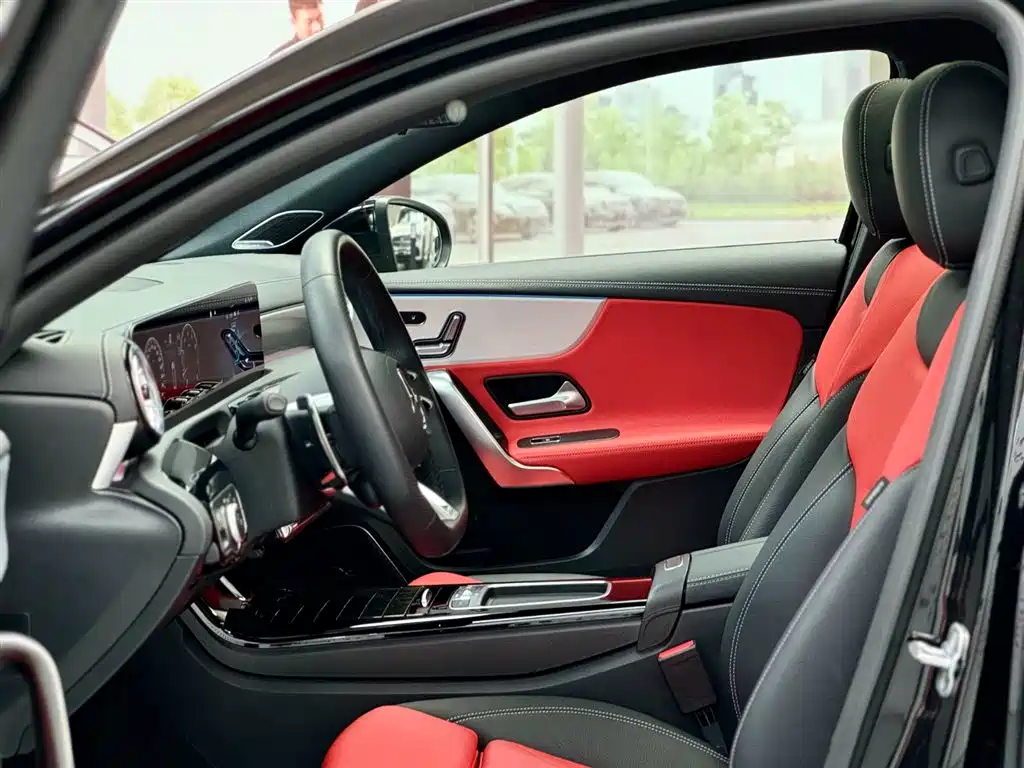 Mercedes-Benz A-Class AMG 2025 — фото 5