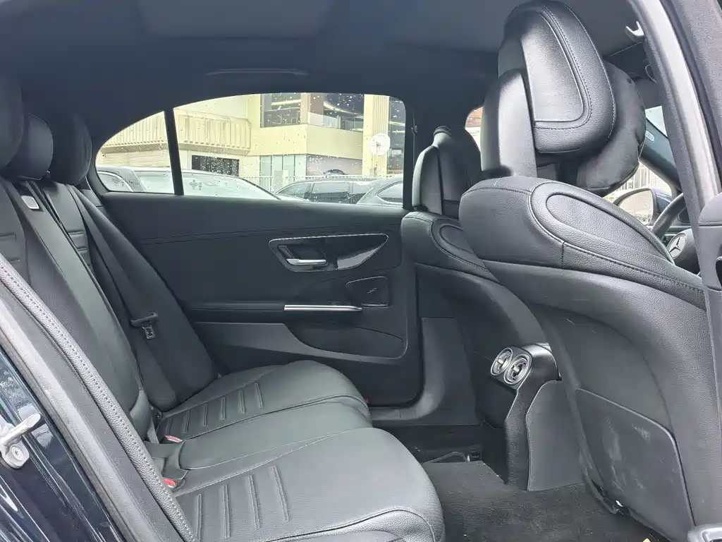 Mercedes-Benz C-Class 2025 — фото 12
