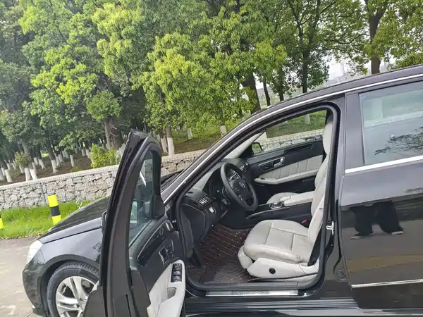 Mercedes-Benz E-Class 2011