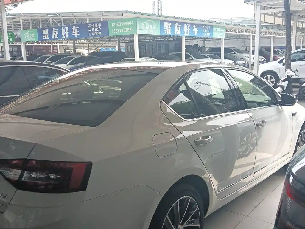 Skoda Octavia 2019 — фото 10