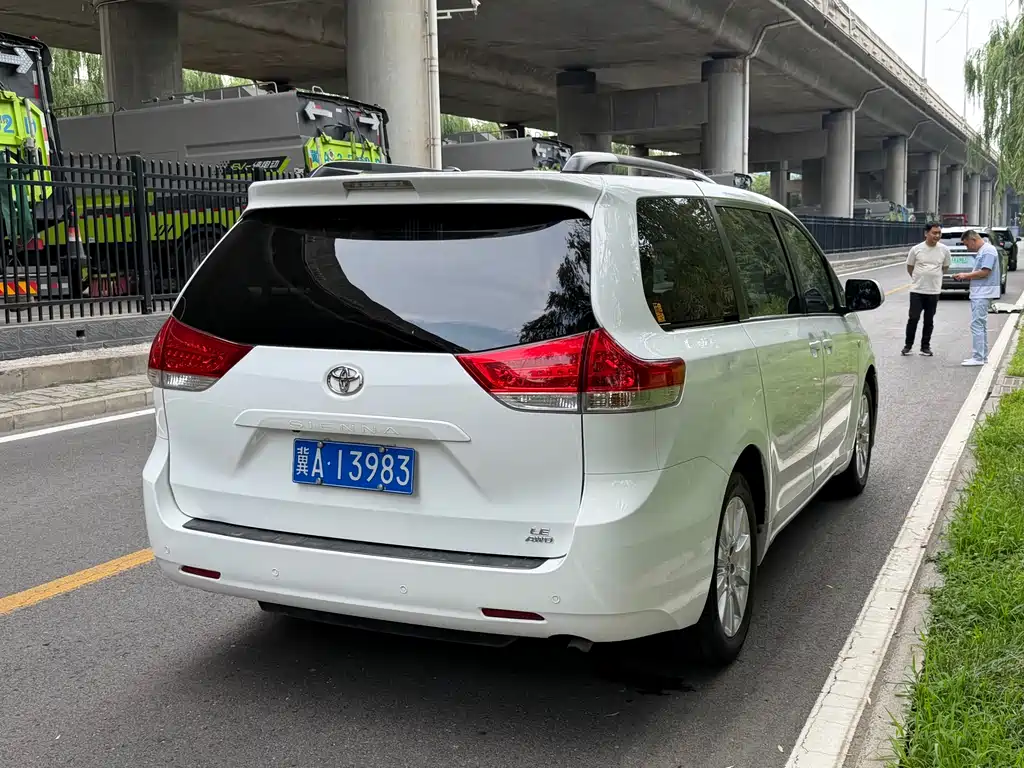 Toyota Sienna 2015