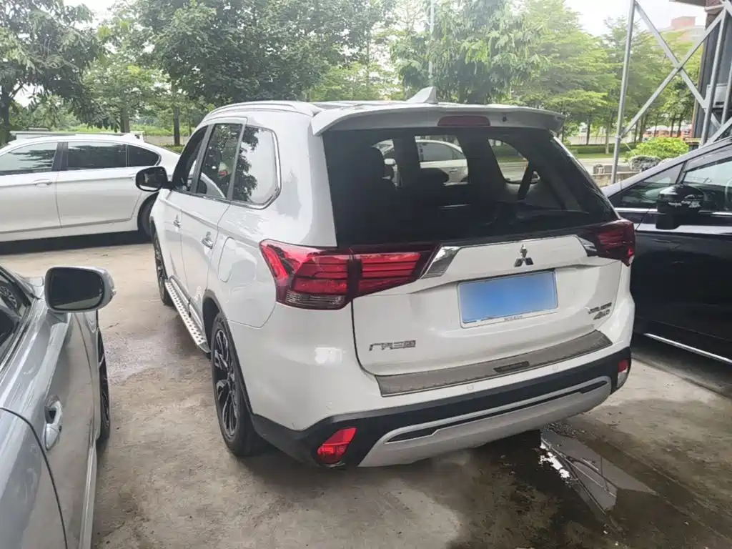 Mitsubishi Outlander 2020