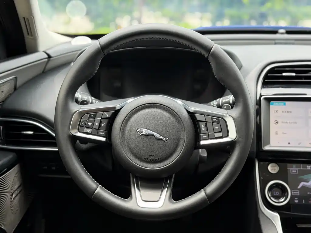 Jaguar XEL 2018 — фото 14