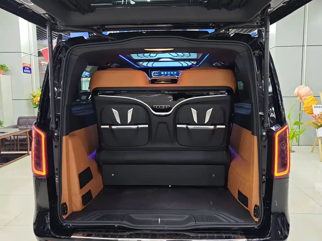 Mercedes-Benz Vito 2024 — фото 19