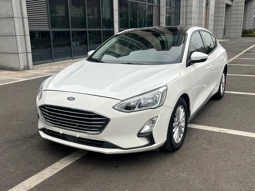 Ford Focus 2019 — фото 1