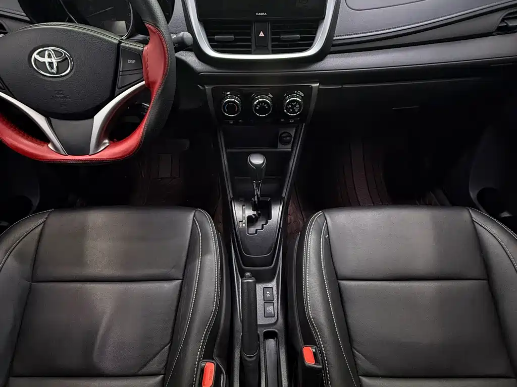 Toyota Yaris L 2022 — фото 9