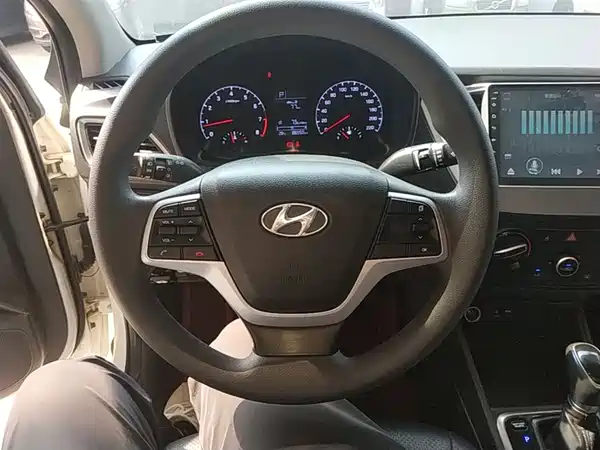 Hyundai Verna 2016