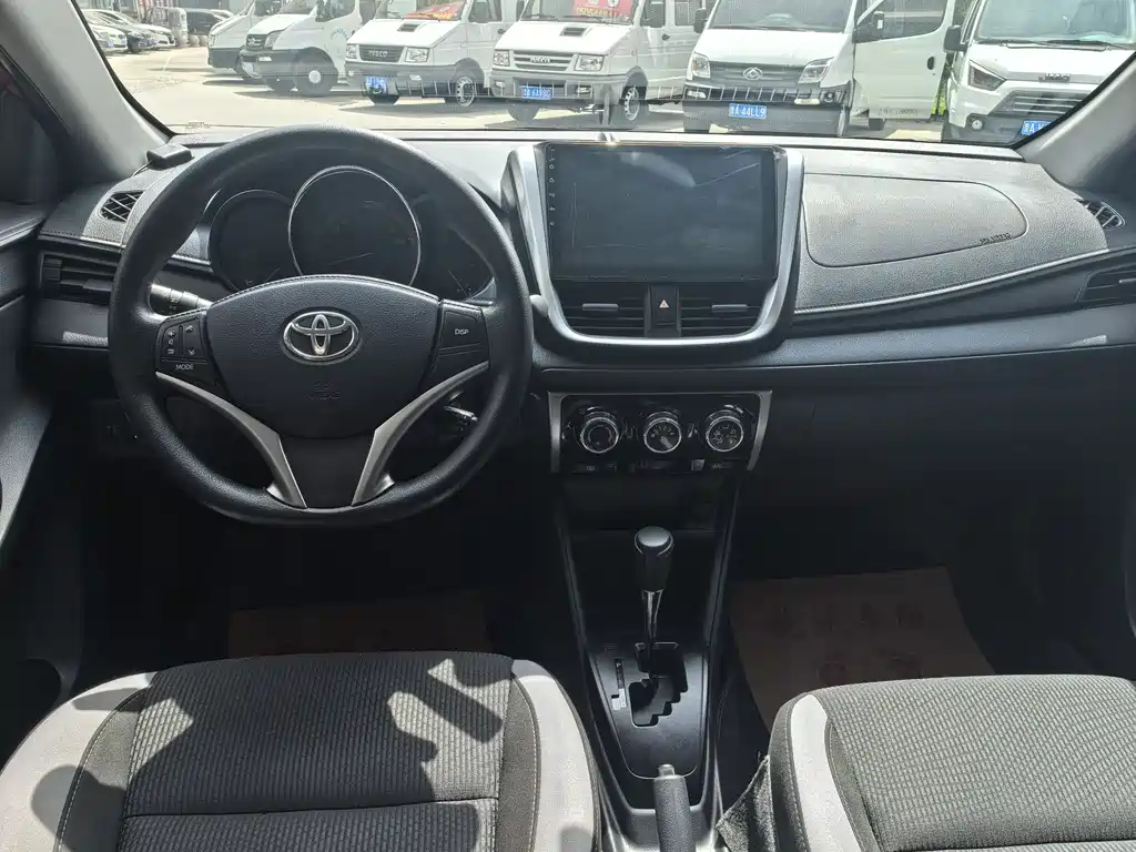 Toyota Yaris L 2022