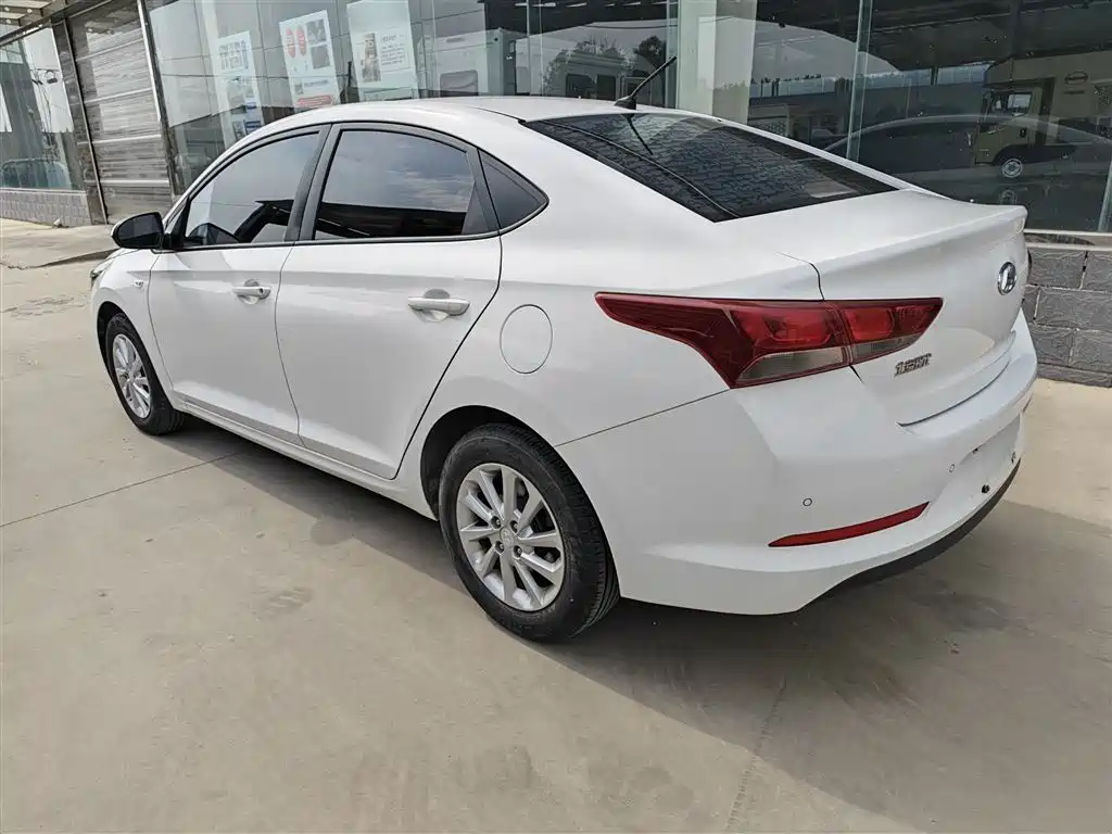 Hyundai Verna 2018 — фото 16