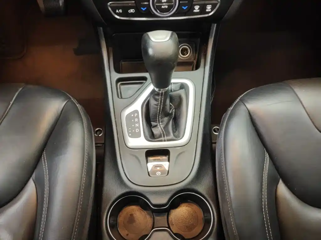 Jeep Cherokee 2016 — фото 14