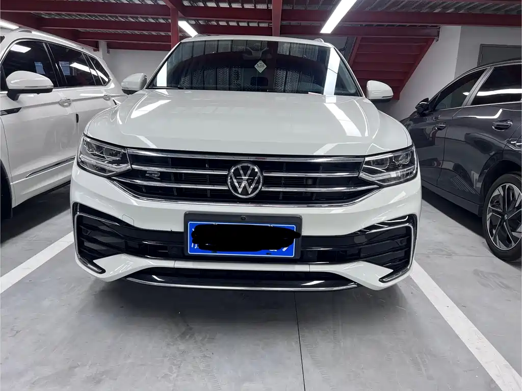 Volkswagen Tiguan L 2023 — фото 2