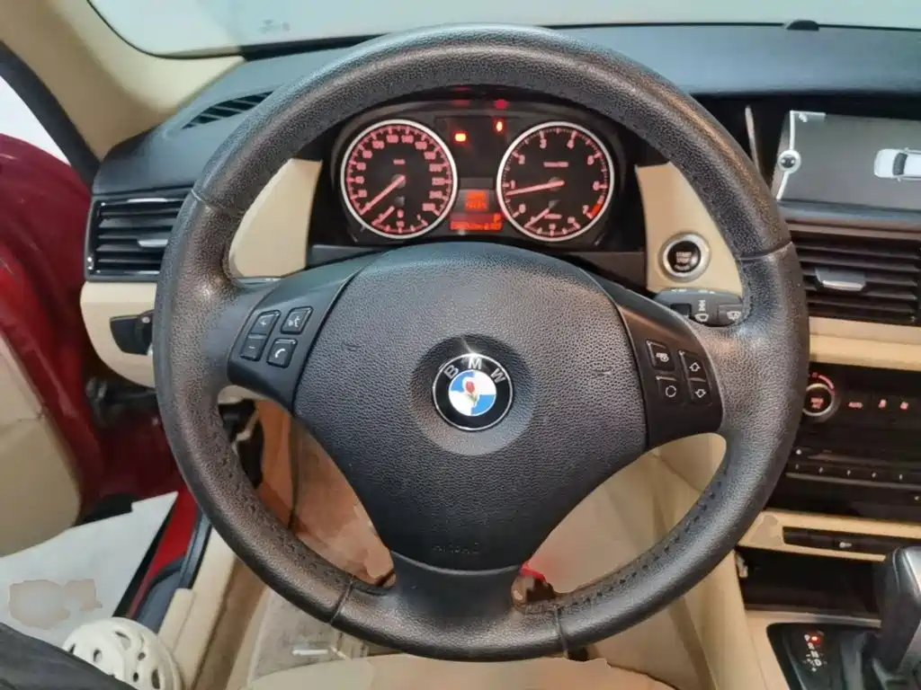 BMW X1 2014 — фото 11