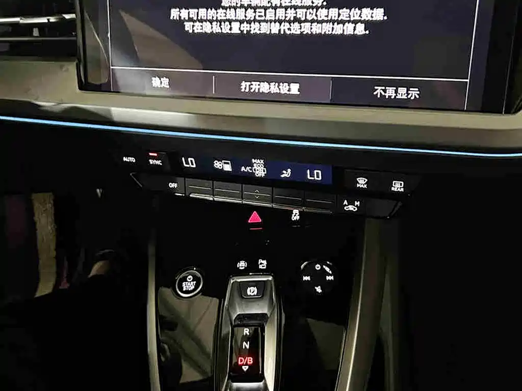 Audi Q4 e-tron 2023 — фото 17