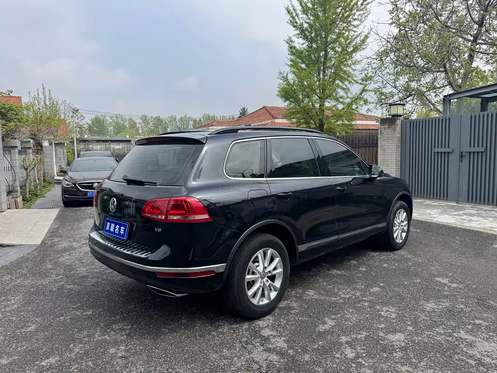 Volkswagen Touareg 2017 — фото 14
