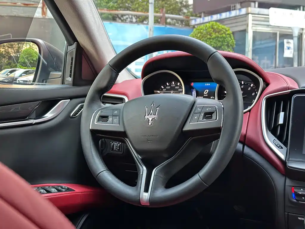 Maserati Ghibli 2017 — фото 11