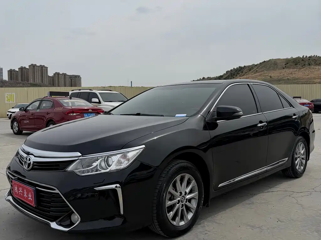 Toyota Camry 2017 — фото 1