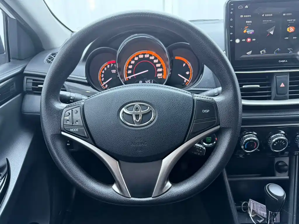 Toyota Yaris L 2022 — фото 13