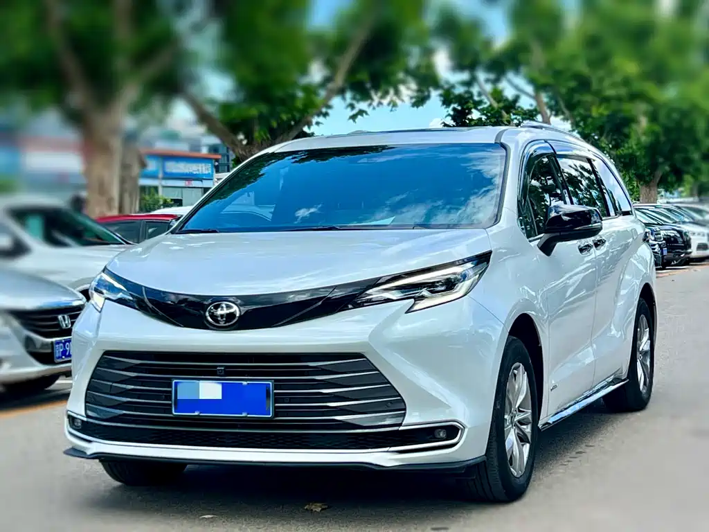 Toyota Sienna 2025