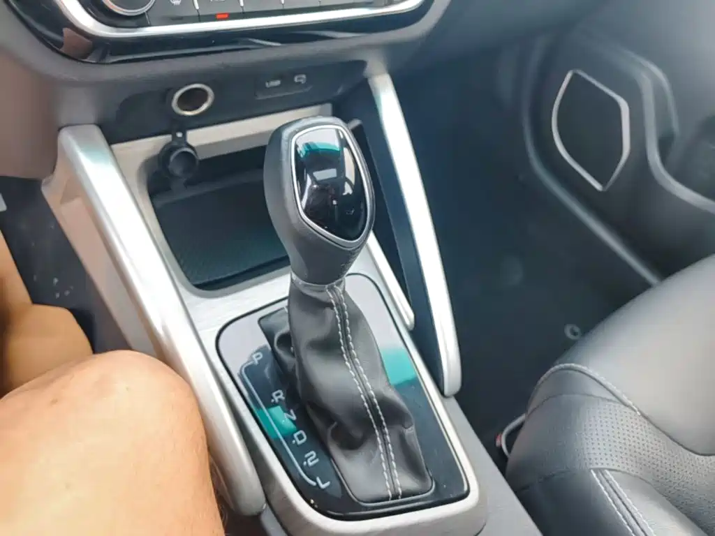 Geely Vision X3 2019 — фото 14