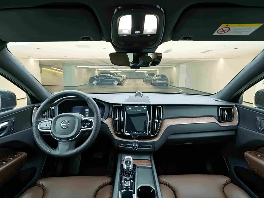 Volvo XC60 2022 — фото 20