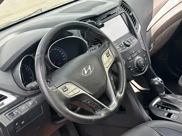 Hyundai Santa Fe 2015