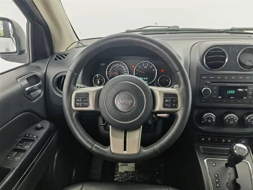 Jeep Compass 2012 — фото 11
