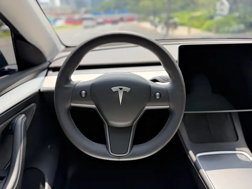 Tesla Model Y 2023 — фото 15